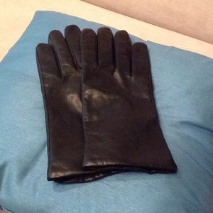 Women's black leather & cashmere gloves. Size 8.5.